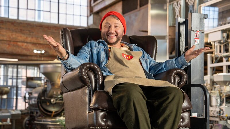 IKEA verdient nicht nur mit Möbeln bares Geld – wie das Möbelhaus Profit mit Lebensmitteln macht, weiß Sebastian Lege. – Bild: ZDF