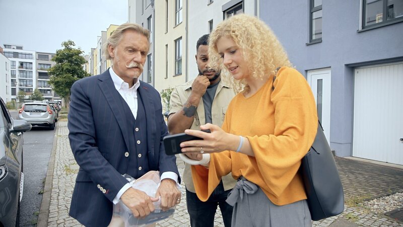 Ingo Lenßen (l.); Ben Handke (2.v.l.) – Bild: SAT.1
