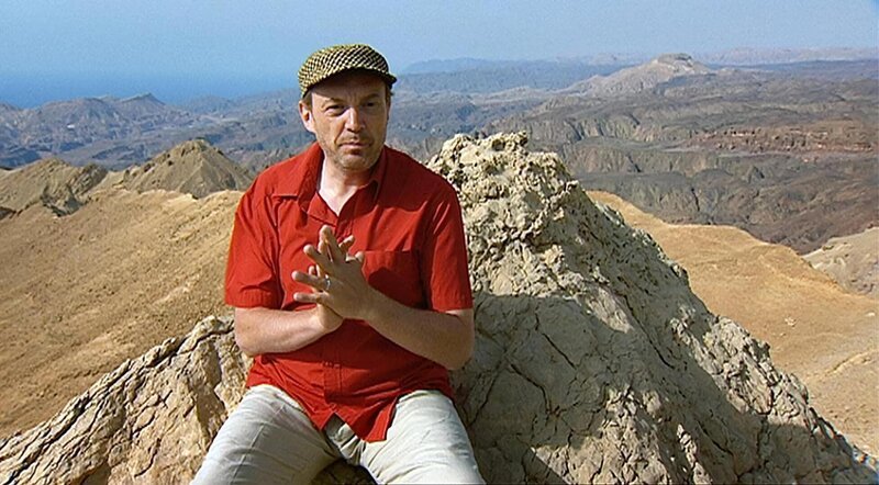 Der Star-Kabarettist und Schauspieler Josef Hader in der Wüste Sinai. – Bild: ORF (FS1/FS2) / ORF2 Der Star-Kabarettist und Schauspieler Josef Hader in der Wüste Sinai. – Bild: ORF (FS1/FS2) / ORF2