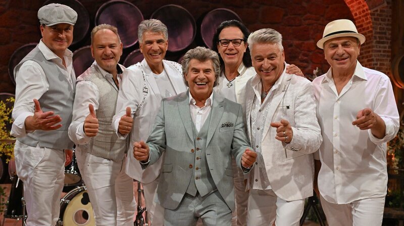 SWR SCHLAGER-SPASS MIT ANDY BORG, am Samstag (29.03.25) um 20:15 Uhr im SWR. Die Paldauer gemeinsam mit SWR-Moderator und Sänger Andy Borg. – Bild: SWR/​Kerstin Joensson