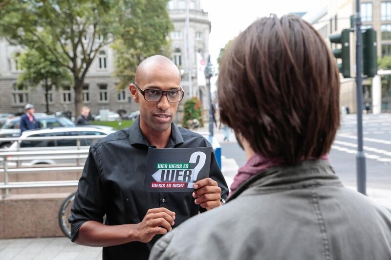 Moderator Amiaz Habtu – Bild: VOX/​Bernd-Michael Maurer