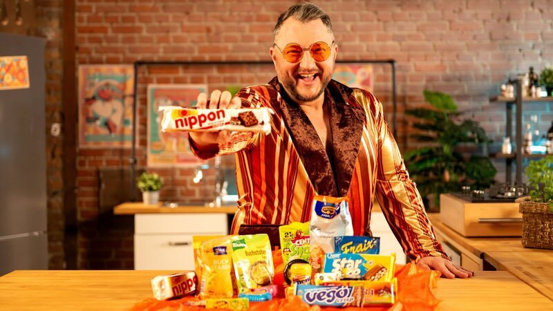 Nippon: Hält die Tafel Puffreis ihr luftig-leichtes Werbeversprechen? Sebastian Lege nimmt den Snack unter die Lupe. – Bild: ZDFinfo