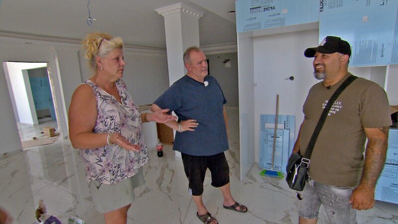 Es gibt Verzögerungen bei den Bauarbeiten des gekauften Ferienhauses in der Türkei.. (Foto: Silvia und Harald) – Bild: RTLZWEI
