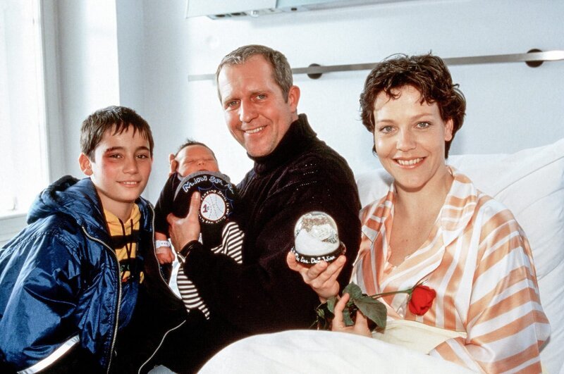 (v.li.): Maximilian Fischer (Julian), Harald Krassnitzer (Dr. Justus Hallstein), Janina Hartwig (Lisa Brunner). – Bild: ORF/​Beta Film