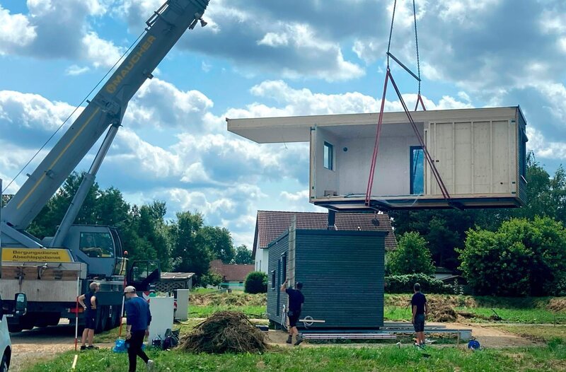 Aufbau der Tiny-House Siedlung Burgrieden-Rot – Bild: SWR