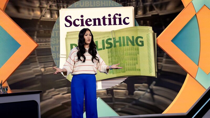 Bei „MAITHINK X – Die Show“ nimmt Dr. Mai Thi Nguyen-Kim auch den Wissenschaftsbetrieb selbst kritisch unter die Lupe. – Bild: ZDF und Lennart Speer