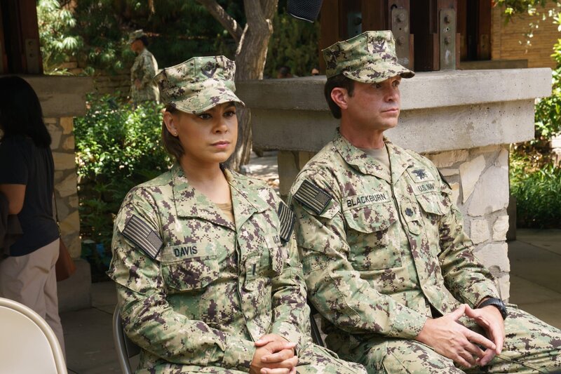 Lisa Davis (Toni Trucks) und Lt. Blackburn (Judd Lormand) – Bild: Monty Brinton /​ CBS STUDIOS /​ PARAMOUNT+