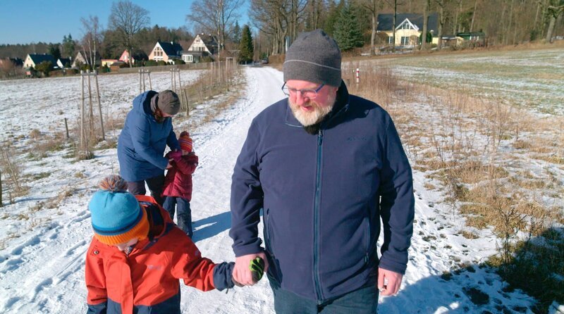 Familienvater Walter Müller hatte Angst vor einer Infektion. – Bild: mdr/Sven Giebel Familienvater Walter Müller hatte Angst vor einer Infektion. – Bild: mdr/Sven Giebel