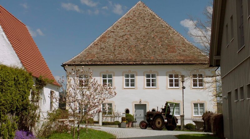 Der Pfarrhof von Epfach fand einen privaten Nutzer. – Bild: BR/​Detlef Krüger