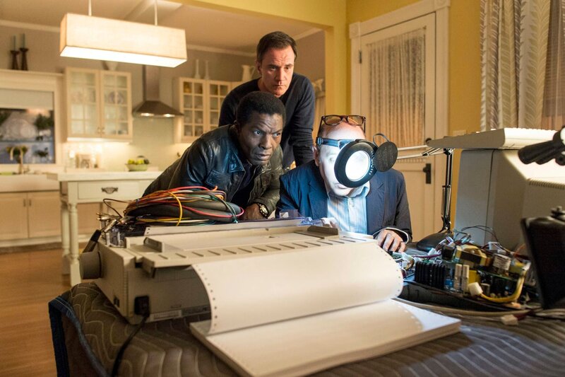 L-R: Luc Renaud (Isaach De Bankolé), Peter Burke (Tim DeKay), Mozzie (Willie Garson) – Bild: Twentieth Century Fox Film Corporation