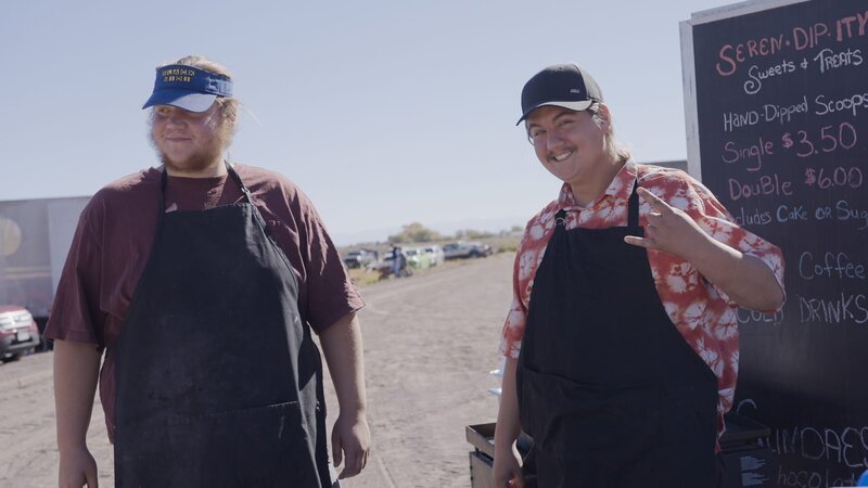 Taran smiling at camera and Daigen looking off to the side – Bild: TLC
