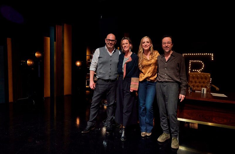Von links: Hannes Ringlstetter, Ameli Neureuther, Caro Matzko und Jan Josef Liefers. – Bild: BR/​Superfilm Filmproduktions GmbH/​Philipp Thurmaier