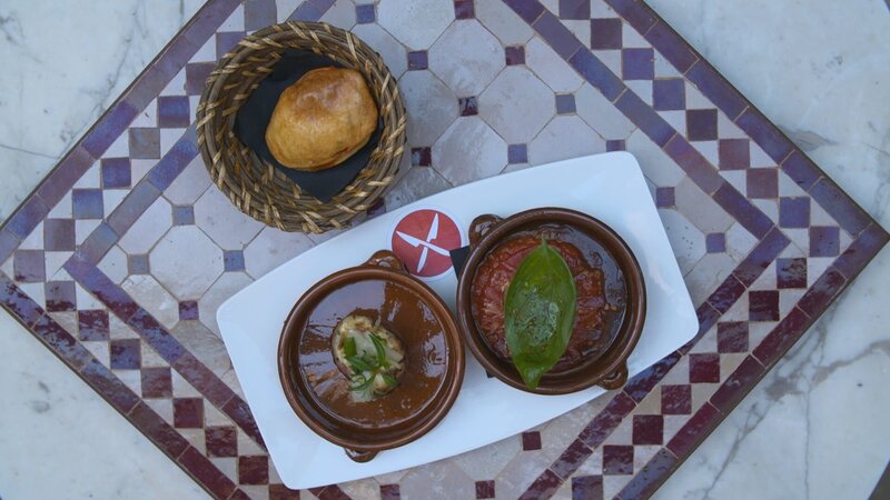 Die Empanada con Cordero, die Patata Rellena und das Tumbet von Christian Lohse. – Bild: ZDF