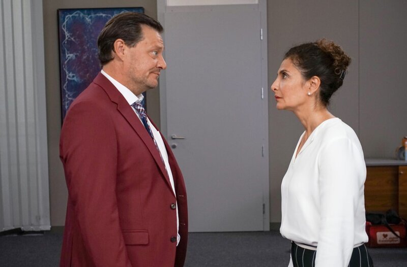 Karl (Harald Windisch), Tilia (Proschat Madani). – Bild: WDR/​ORF/​Hubert Mican