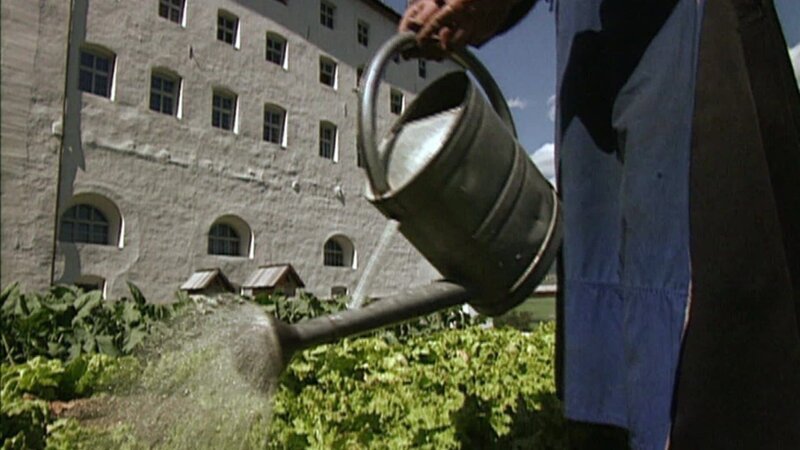 Mönche im Kloster Marienberg im Vinschgau leben das benediktinische Ora et Labora, das Bete und Arbeite. – Bild: BR /​ BR