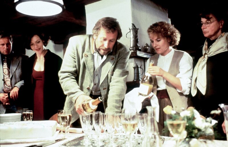Harald Krassnitzer (Dr. Justus Hallstein), Janina Hartwig (Lisa Brunner), Hermann Giefer (Luis). – Bild: ORF/​Beta Film