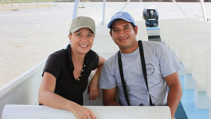 Wasiliki Goutziomitros mit Safari-Guide Wilky Izabà Segura. – Bild: ZDF und SRF