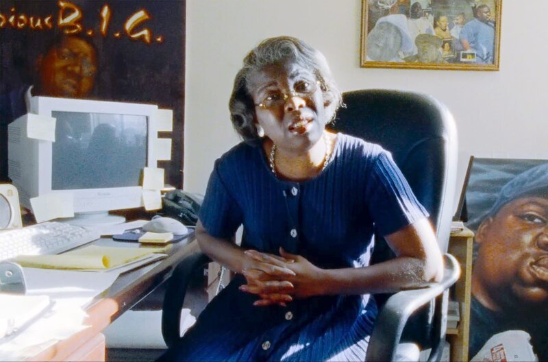 Voletta Wallace (verstorben), Mutter von Biggie Smalls, hat dem Filmemacher nach der Ermordung Tupacs und Biggie Smalls ein Interview gegeben. Ihre Aussagen lösten FBI-Untersuchungen zu möglichen Verwicklungen des LAPD in den Tod ihres Sohnes Biggie aus. – Bild: SWR/South Central Project Ltd Voletta Wallace (verstorben), Mutter von Biggie Smalls, hat dem Filmemacher nach der Ermordung Tupacs und Biggie Smalls ein Interview gegeben. Ihre Aussagen lösten FBI-Untersuchungen zu möglichen Verwicklungen des LAPD in den Tod ihres Sohnes Biggie aus. – Bild: SWR/South Central Project Ltd