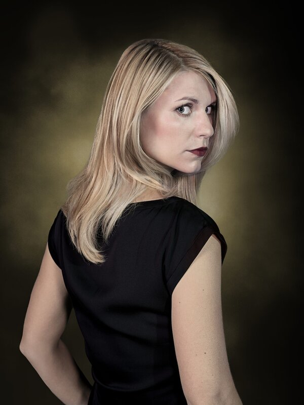 (3. Staffel) – Carrie Mathison (Claire Danes, l.) versucht verzweifelt herauszufinden, wem sie trauen kann … – Bild: 2013 Twentieth Century Fox Film Corporation. All rights reserved. Lizenzbild frei