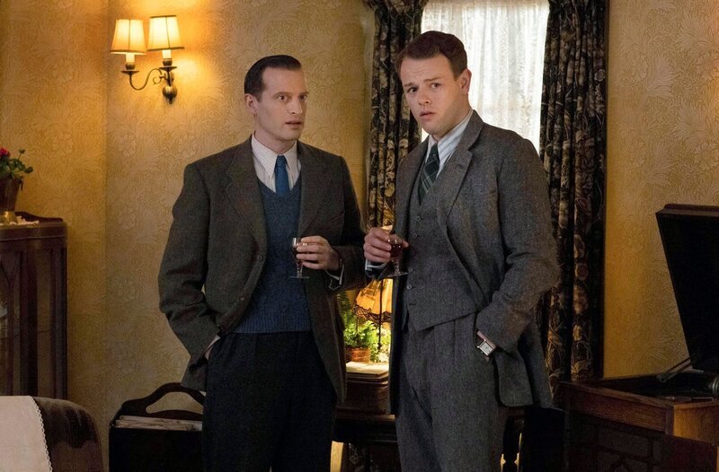 L-R: James Herriot (Nicholas Ralph), Tristan Farnon (Callum Woodhouse) – Bild: WDR/​Playground Television Ltd & all3media international
