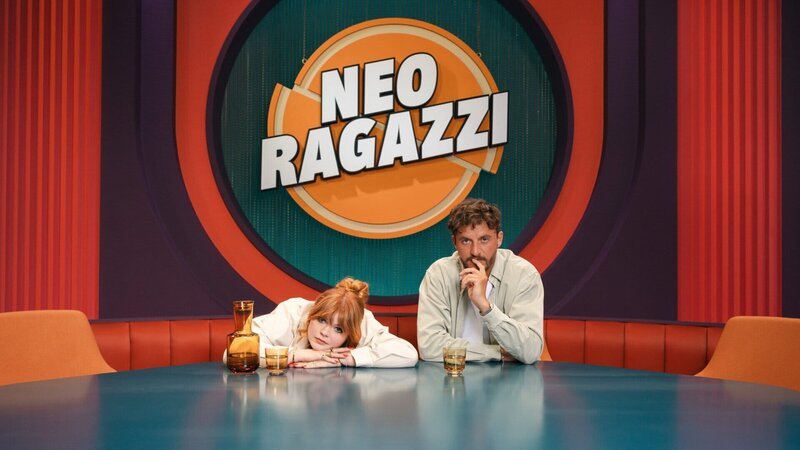 Sophie Passmann und Tommi Schmitt in ihrer ZDFneo-Sendung „Neo Ragazzi“ – Bild: ZDF und Ben Knabe