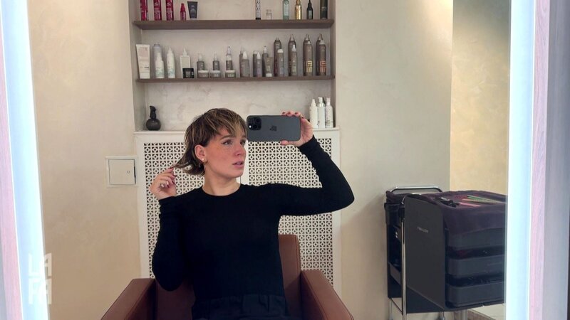 S3E119: Julias neuer Look sieht Serienverdächtig gut aus. – Bild: RTLZWEI