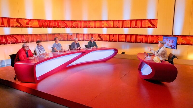 Michael Niavarani, Eva Maria Marold, Alex Kristan, Florian Scheuba, Viktor Gernot, Oliver Baier. – Bild: ORF/​Günther Pichlkostner