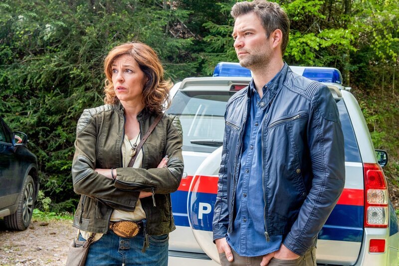 Julia Cencig (Nina Pokorny), Jakob Seeböck (Lukas Roither). – Bild: ORF 1