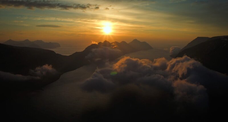 Sonnenuntergang auf den Färöer-Inseln. – Bild: ORF/Wega Film Sonnenuntergang auf den Färöer-Inseln. – Bild: ORF/Wega Film