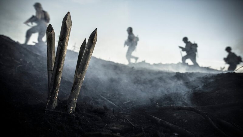 The 121st Engineers rush to clear a German minefield that’s covered in traps. – Bild: The National Geographic Channel
