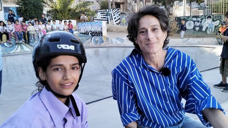 Korrespondentin Rosa Lyon besuchte Syrien vor und nach dem Sturz des Assad-Regimes – Bild: ORF