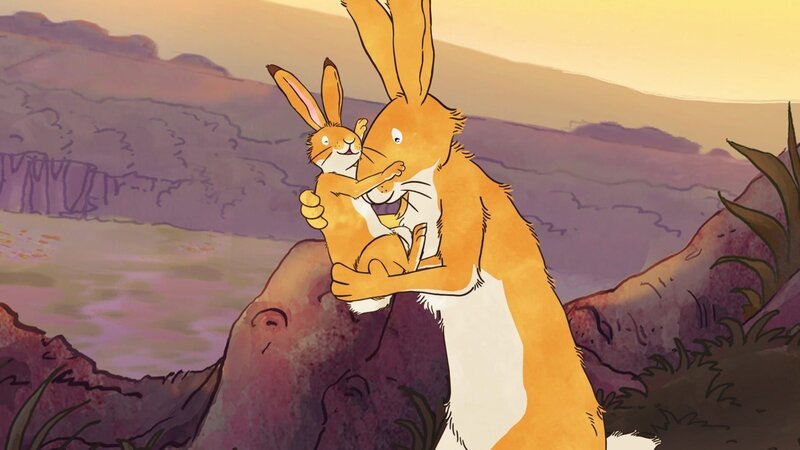 Der große Hase und der kleine Hase beschließen den schönen Tag mit einem Gute Nacht-Kuschel. – Bild: KiKA/​SLR Productions Australia Pty.Ltd./​Scrawl Studios Pte Ltd./​hr/​ARD