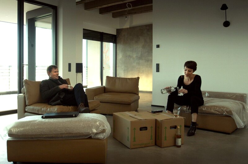 Kein Höflichkeitsbesuch: Kriminalhauptkommissar Jens Stellbrink (Devid Striesow) mit Natascha Tretschock (Julia Koschitz) – Bild: SR