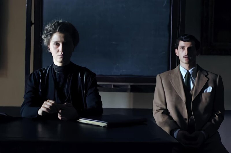 Maria Montessori (Paola Cortellesi,l.) – Bild: Romance TV