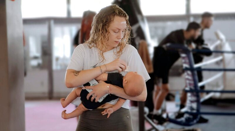 Johanna Rögner: Trotz Baby will sie zurück in den Ring. – Bild: HR/​Marc Nordbruch