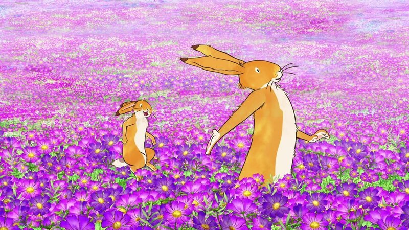Der große und der kleine braune Hase erfreuen sich an der prächtigen Blumenwiese. – Bild: KiKA/​SLR Productions Australia Pty.Ltd./​Scrawl Studios Pte Ltd./​hr/​ARD