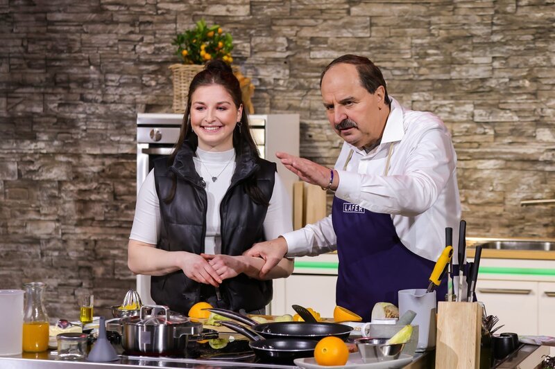 Kandidatin Melina Gross und Moderator Johann Lafer – Bild: ZDF und Ulrich Perrey