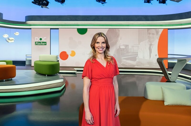 Die Ärztin und Journalistin Dr. Julia Fischer präsentiert jeden Montag neueste medizinische Erkenntnisse und Behandlungsmethoden und gibt Tipps, wie man fit und gesund bleiben kann. Moderatorin Julia Fischer. – Bild: SWR/​Patricia Neligan