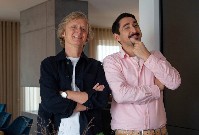 Zwei auf einer Wellenlänge: Pierre M. Krause und Eko Fresh. – Bild: SWR/​Encanto/​Melanie Grande
