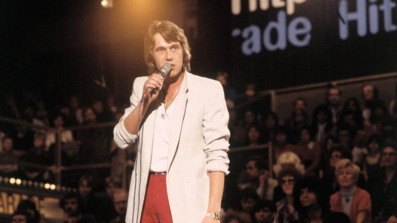 Wer in der Schlagerwelt Erfolg haben wollte, kam an der „ZDF-Hitparade“ nicht vorbei. Auch Roland Kaiser war dort regelmäßig zu Gast. „Terra X History“ begibt sich auf eine musikalische Zeitreise durch die deutsch-deutsche Schlagergeschichte. – Bild: United Archives /​ Arthur Grimm