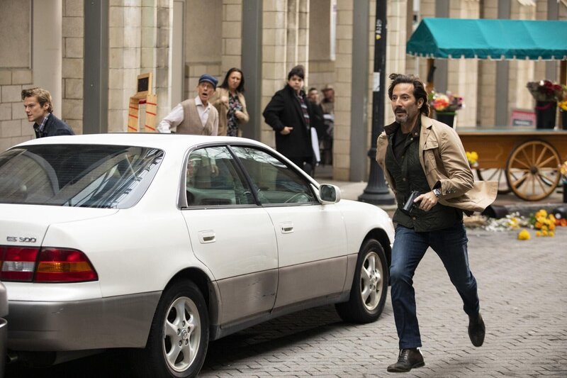 Angus MacGyver (Lucas Till, l.); Russ Taylor (Henry Ian Cusick, r.) – Bild: CBS Broadcasting, Inc.