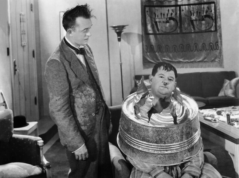 Oliver (Oliver Hardy, rechts) Sein Freund Stan (Stan Laurel) – Bild: ZDF und Kenneth Peach Oliver (Oliver Hardy, rechts) Sein Freund Stan (Stan Laurel) – Bild: ZDF und Kenneth Peach