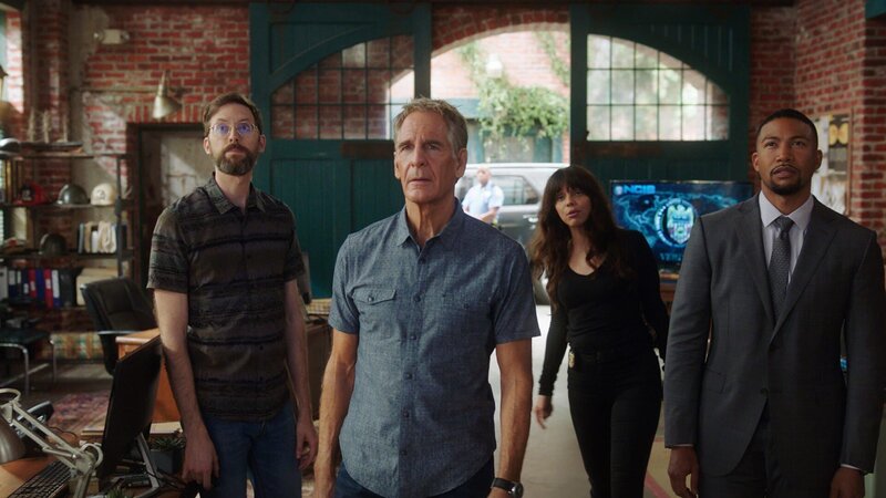(v.l.n.r.) Sebastian Lund (Rob Kerkovich); Dwayne Pride (Scott Bakula); Tammy Gregorio (Vanessa Ferlito); Quentin Carter (Charles Michael Davis) – Bild: 2020 CBS Broadcasting, Inc. All Rights Reserved Lizenzbild frei