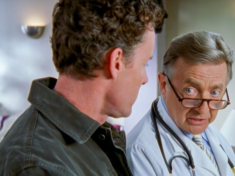 (v.li.): John C. McGinley (Dr. Perry Cox), Ken Jenkins (Dr. Bob Kelso). – Bild: ORF/​Disney