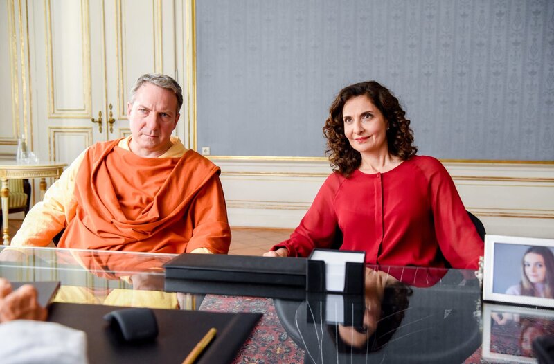 Otto (Robert Palfrader), Tilia (Proschat Madani). – Bild: WDR/​ORF/​Hubert Mican