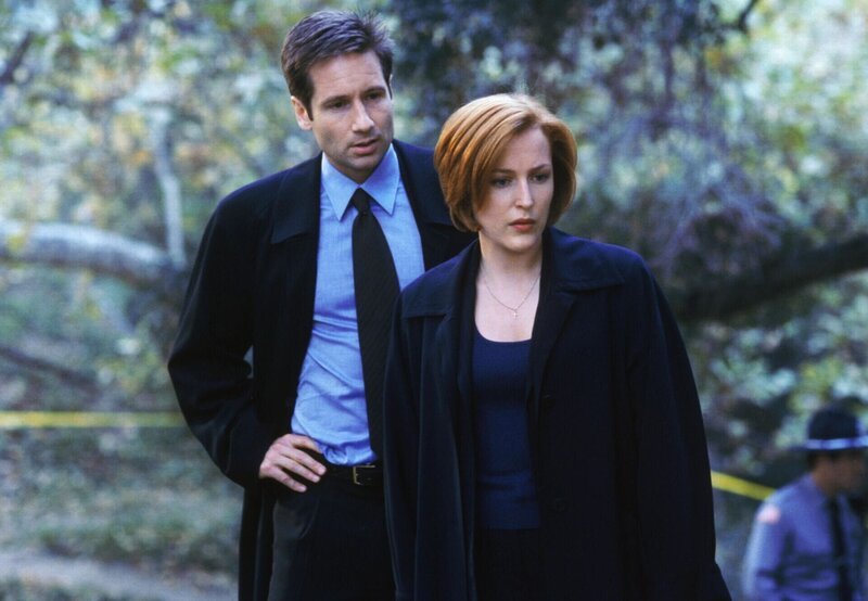 Fox Mulder (David Duchovny, l.); Dana Scully (Gillian Anderson, r.) – Bild: Twentieth Century Fox Film Corporation