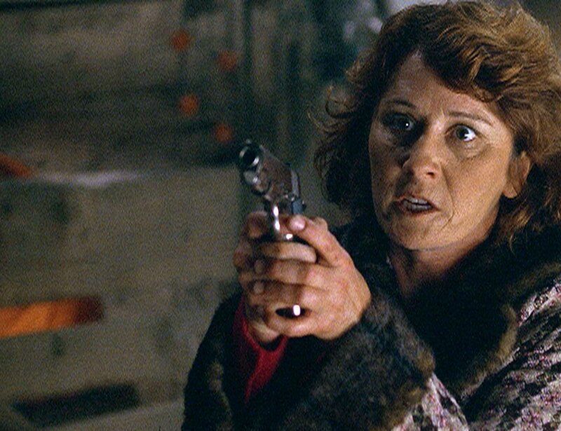 Pensionswirtin Frances (Annie Corley) hegt ein grausames Geheimnis. – Bild: RTL /​ NBC Universal