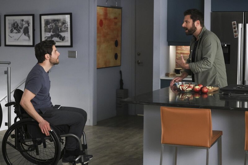 Eddie Saville (David Giuntoli, l.); Gary Mendez (James Roday, r.) – Bild: American Broadcasting Companies, Inc.
