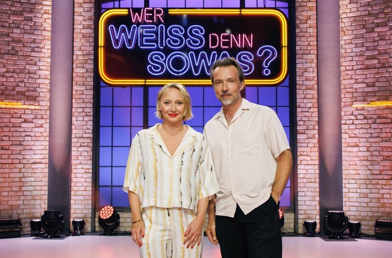 Die Schauspielerin Anna Maria Mühe (l.) und der Schauspieler Lucas Gregorowicz (r.). – Bild: ARD/​Morris Mac Matzen