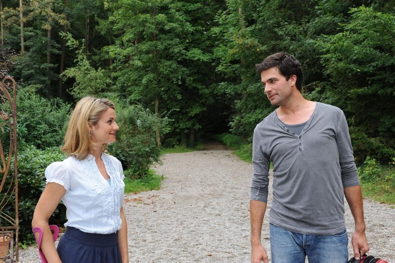 Marlene (Lucy Scherer, l.); Konstantin (Moritz Tittel, r.) – Bild: ARD /​ Ann Paur